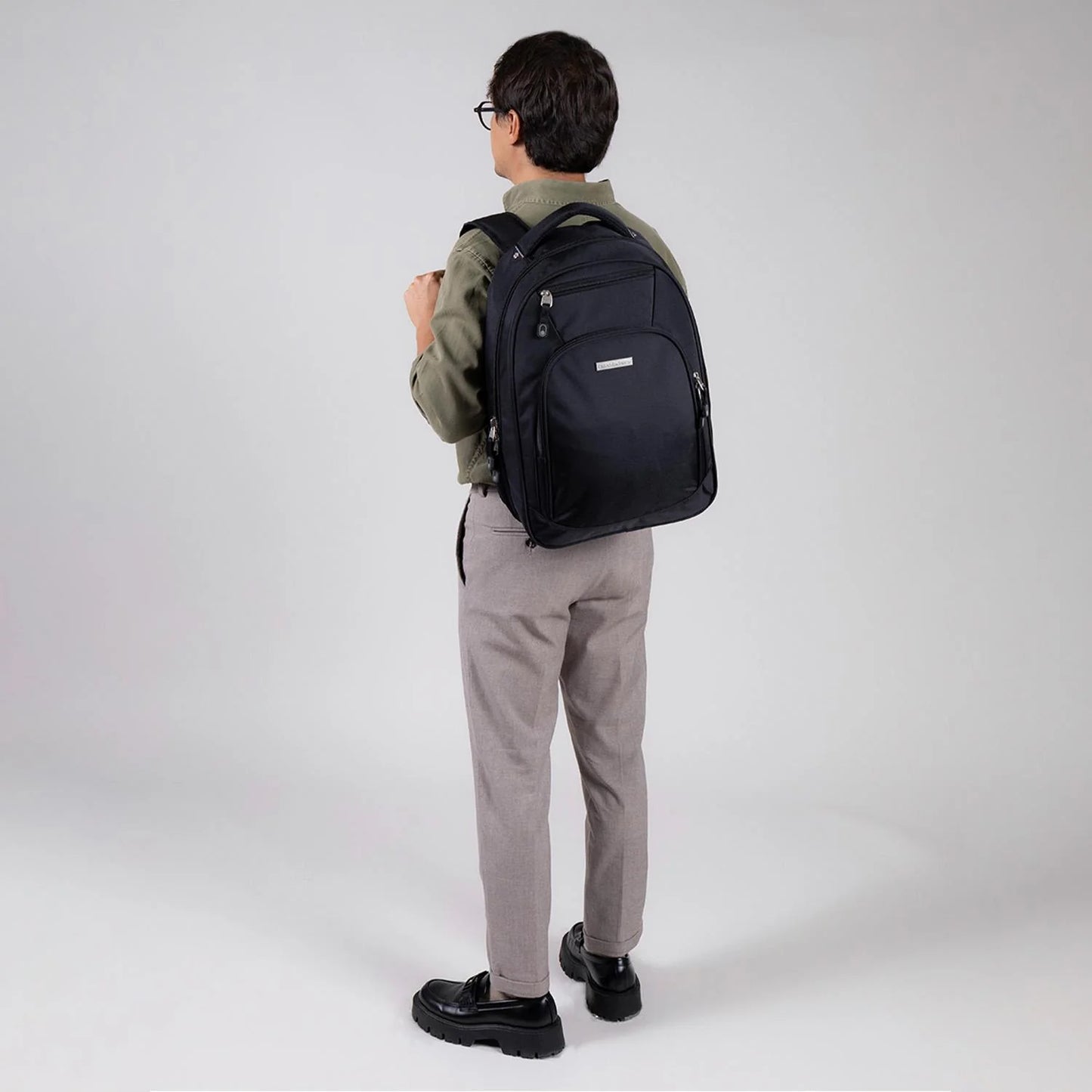 Mochila Grande Chenson Pro Para Hombre Kazio Negro Con Porta Laptop De Hasta 15".